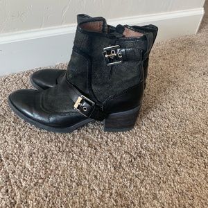 Donald Pliner booties